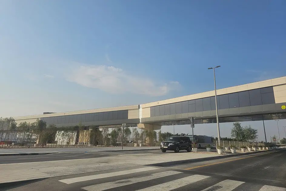 جسر مشاة جديد يربط مترو دبي بـ"الاتحاد للقطارات" دون حافلات أو تاكسي