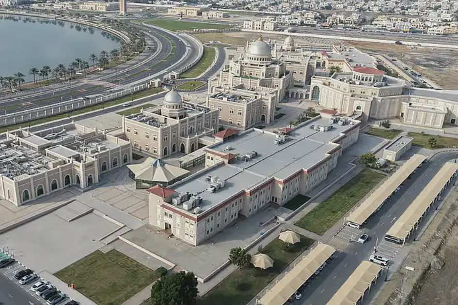 حاكم الشارقة يعلن عن برج جديد مخصص للنساء مقابل برج ساعة كلباء