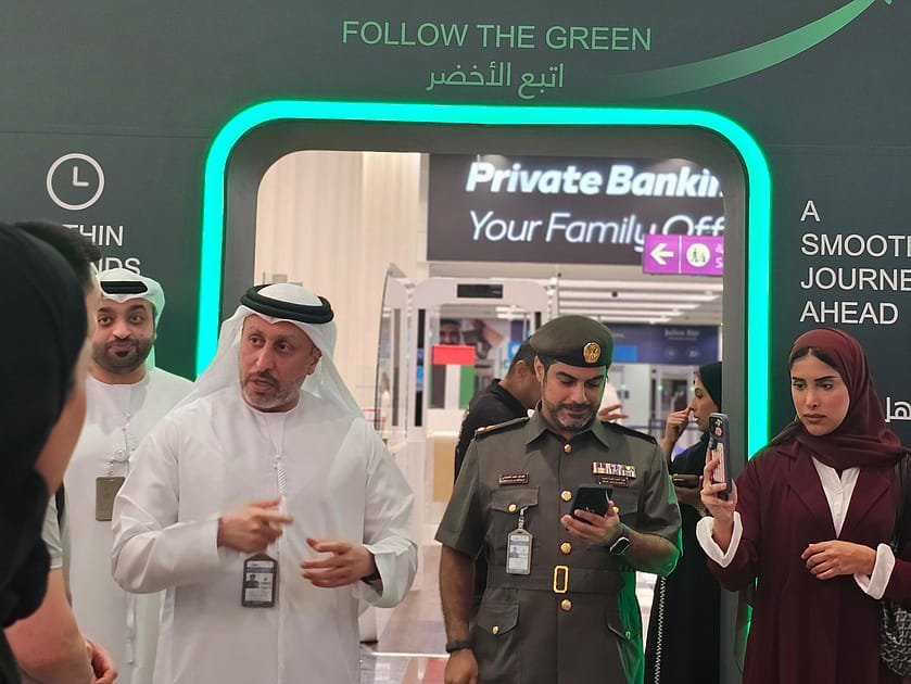 دبي تطلق خدمة "انقر وسافر" لإنهاء إجراءات المسافرين في 12 ثانية