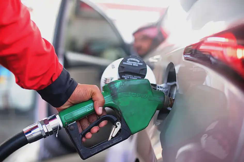 جهش بیش از ۱۶ درصدی قیمت بنزین در امارات کوچ به مترو و دورکاری را کلید زد