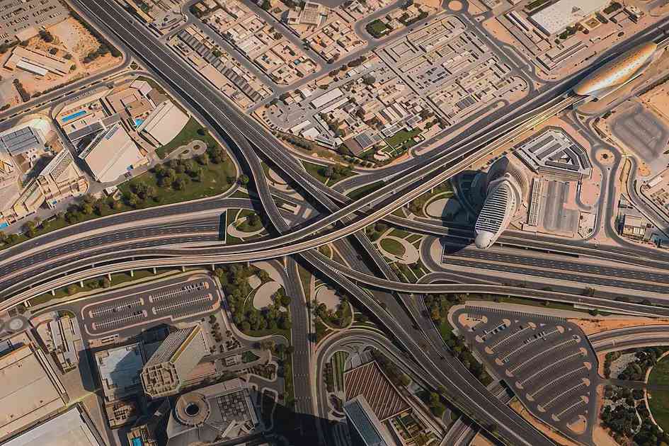 افتتاح الجسر الأخير في تقاطع مركز التجارة العالمي بدبي في 30 أكتوبر