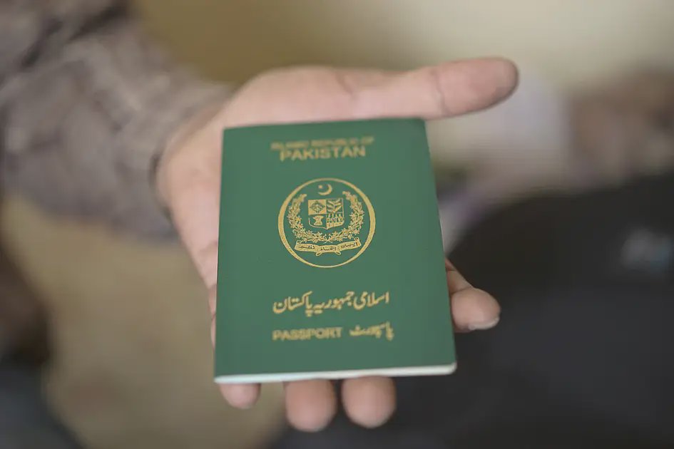 باكستان تبدأ إصدار الجوازات الإلكترونية لمواطنيها في الإمارات